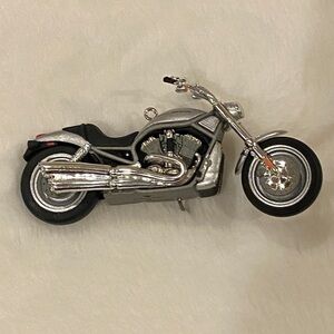Hallmark Harley-Davidson 2002 VRSCA V-Rod Motorcycle Ornament